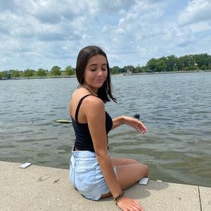 Meet your Posher, Vanessa